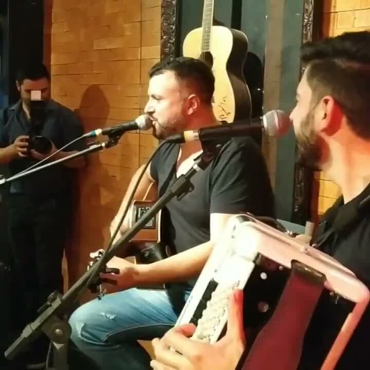 Vídeo de Viny Leite em apresentação e bastidores