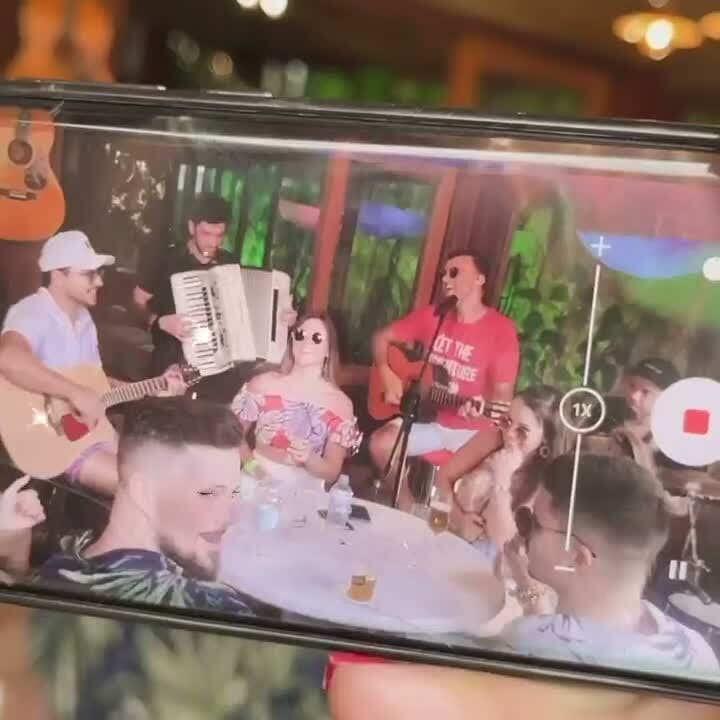 Vídeo de Viny Leite em apresentação e bastidores