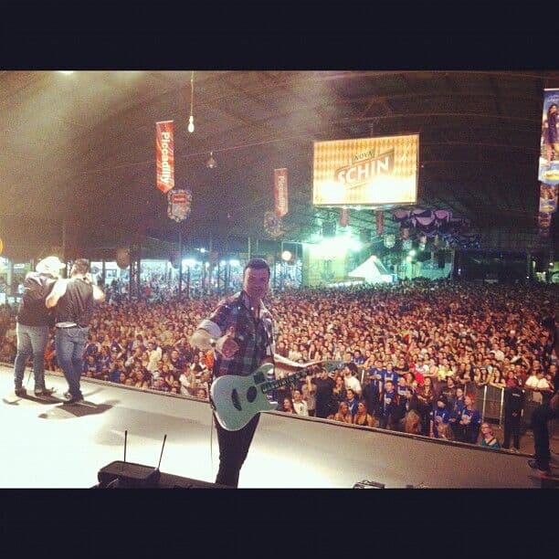 Registro de Viny Leite em shows, encontros e bastidores