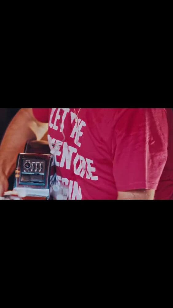 Vídeo de Viny Leite em apresentação e bastidores
