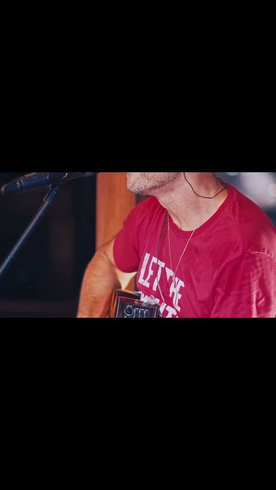 Vídeo de Viny Leite em apresentação e bastidores