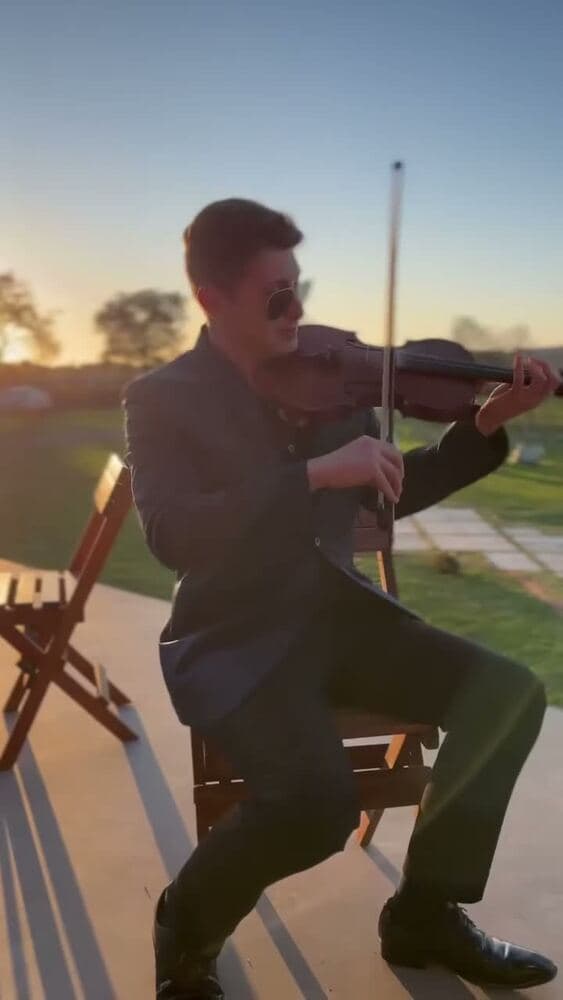 Vídeo de Viny Leite em apresentação e bastidores