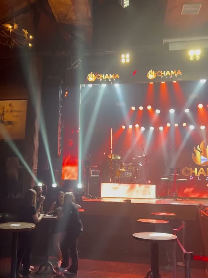 Vídeo de Viny Leite em apresentação e bastidores
