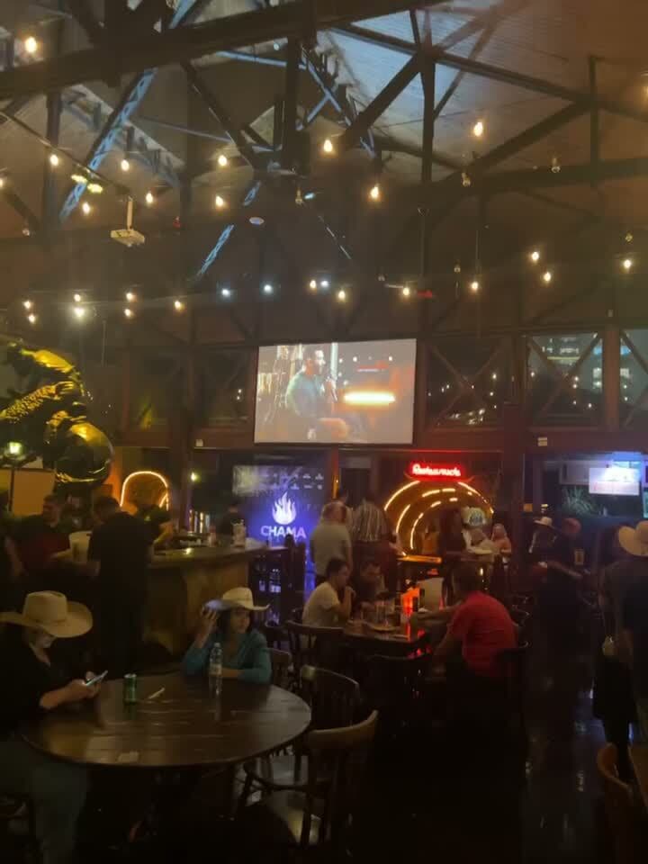 Vídeo de Viny Leite em apresentação e bastidores
