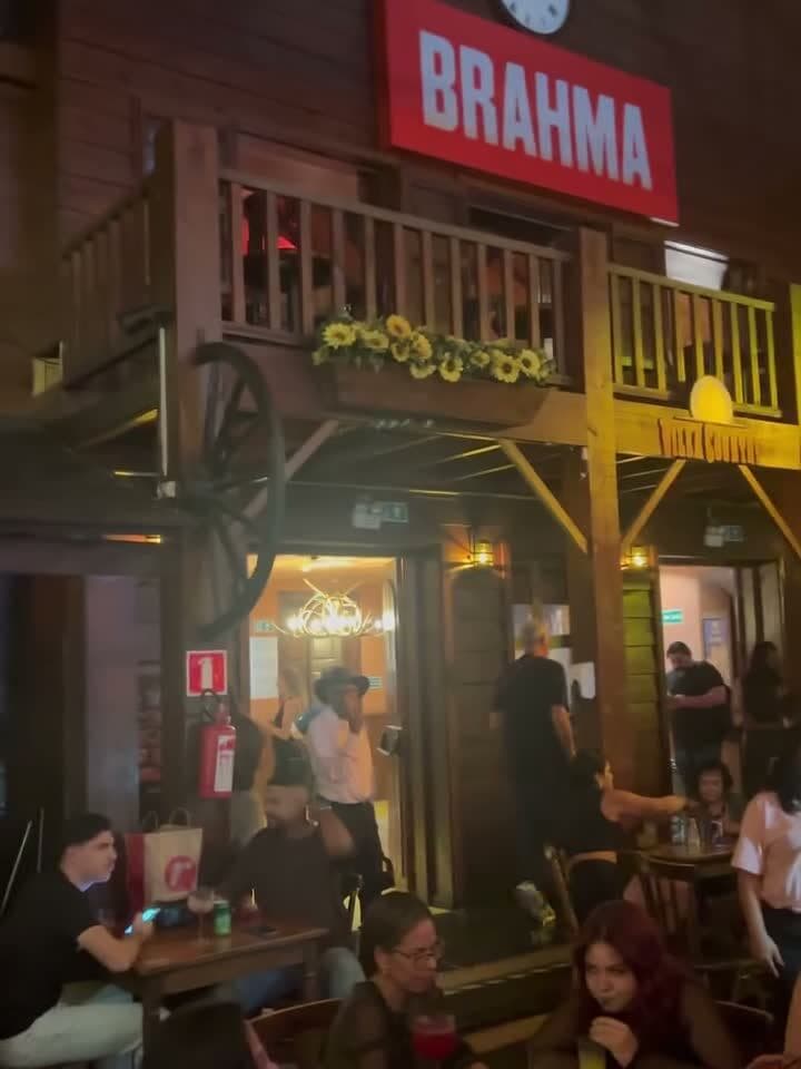 Vídeo de Viny Leite em apresentação e bastidores