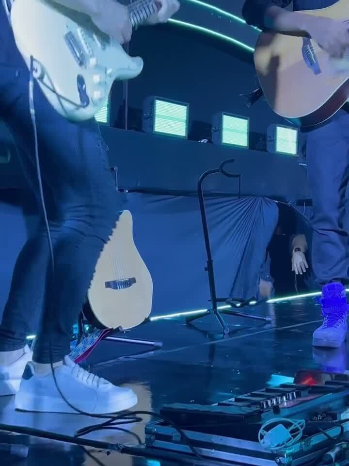 Vídeo de Viny Leite em apresentação e bastidores